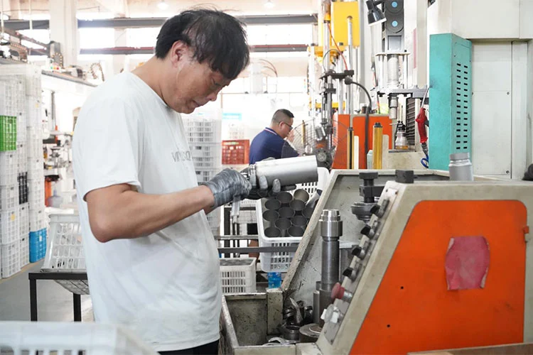 Automated mechanical hand